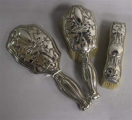 An Edwardian Art Nouveau silver three piece dressing table set, Deakin & Francis, Birmingham, 1901/2.